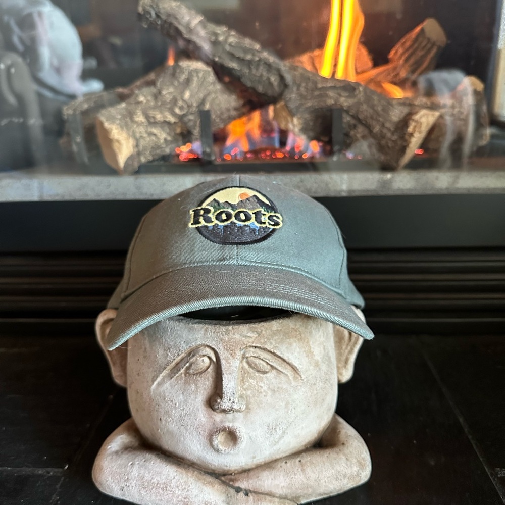 Roots Unisex Dark Gray Snap Back Cap with Mountain Logo - One Size